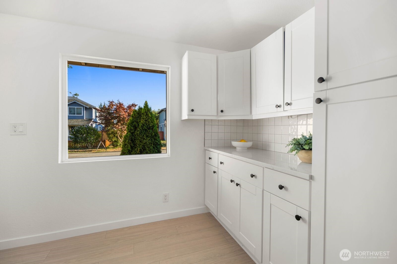 221 2nd Avenue Property Photo 13
