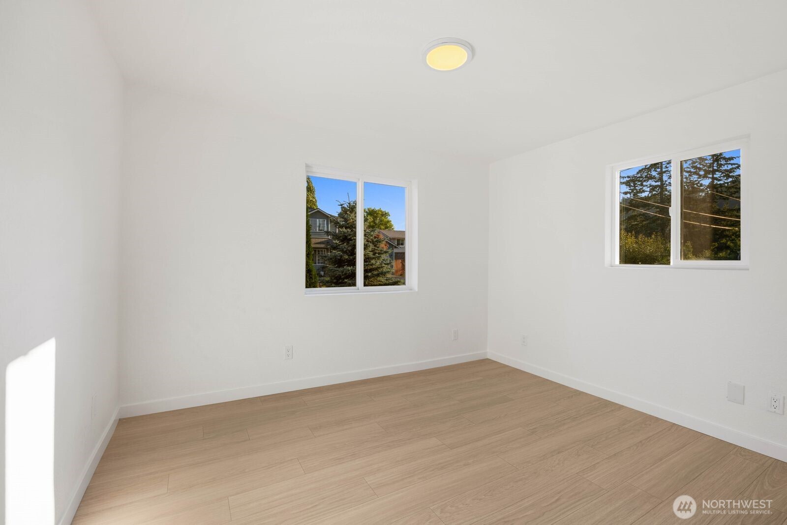 221 2nd Avenue Property Photo 19
