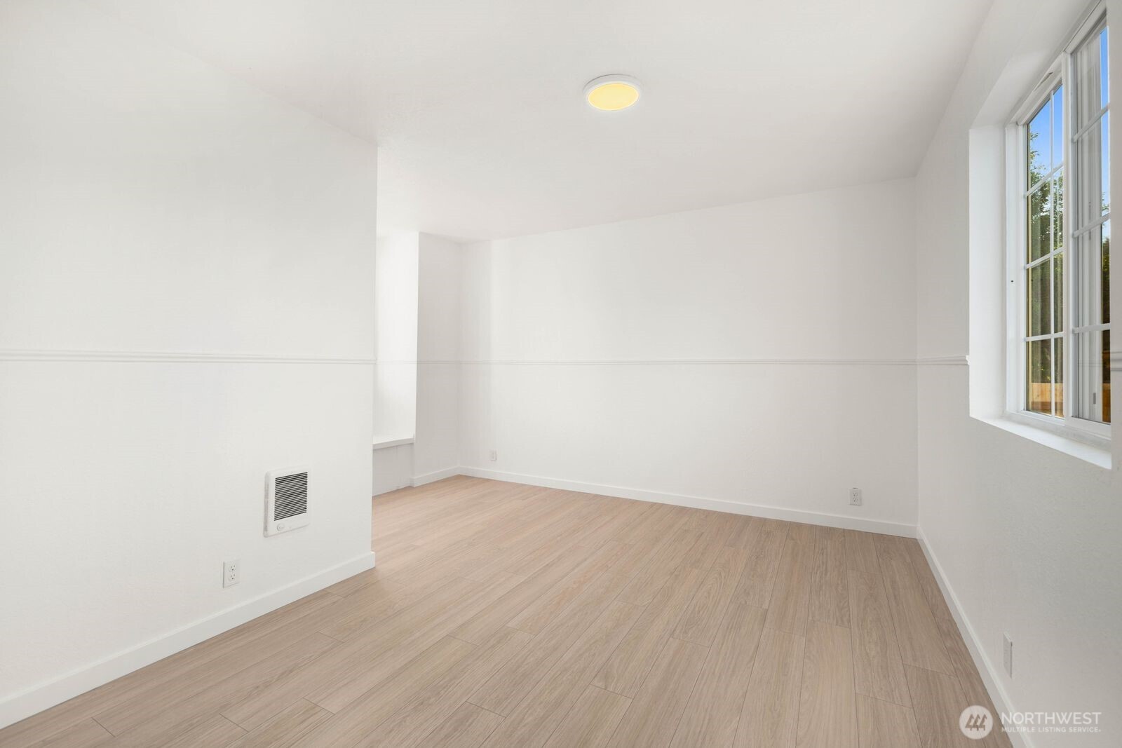 221 2nd Avenue Property Photo 21