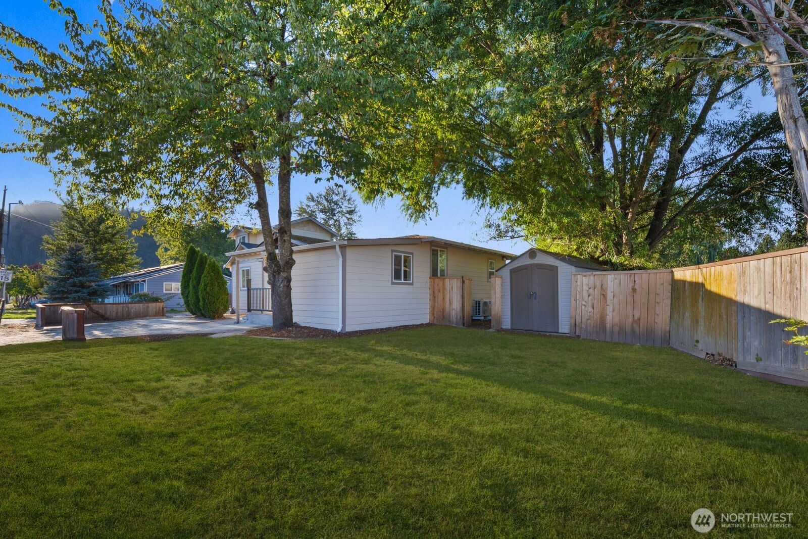 221 2nd Avenue Property Photo 32