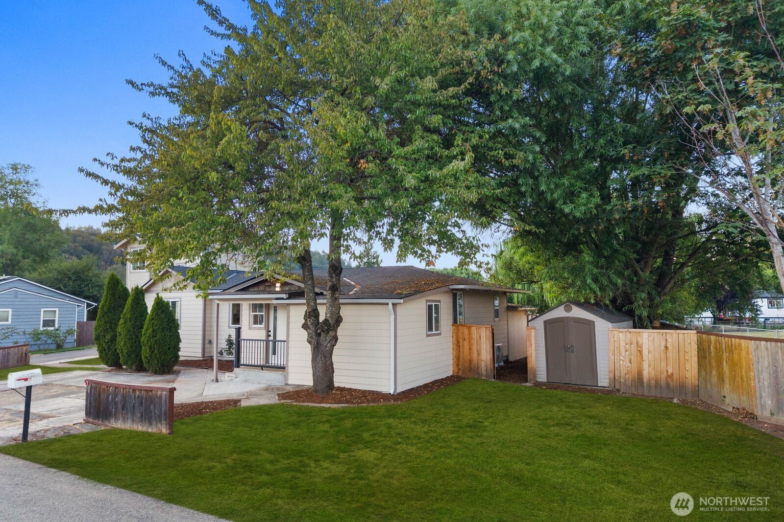 221 2nd Avenue Property Photo 36