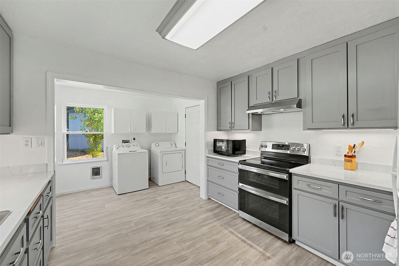 3125 Oas Drive Property Photo 4