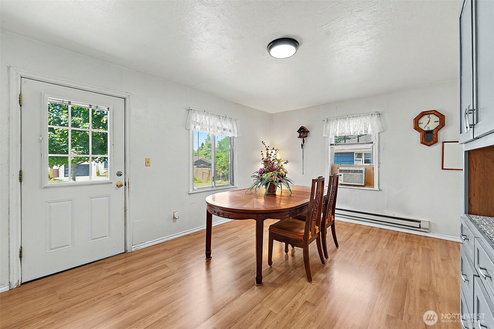 3125 Oas Drive Property Photo 6