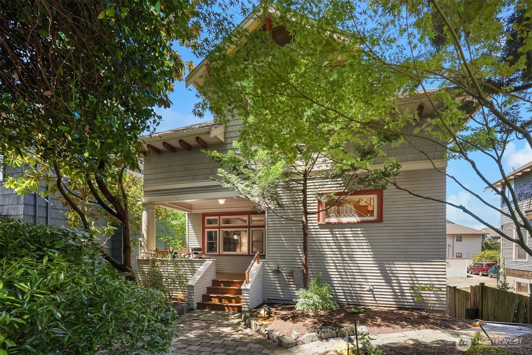 1411 10th Avenue Property Photo 2