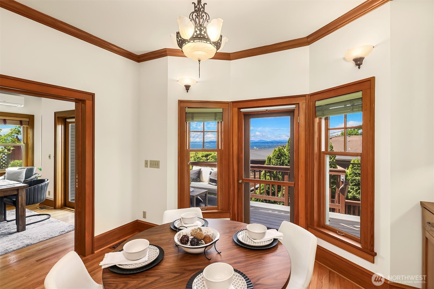 1411 10th Avenue Property Photo 6