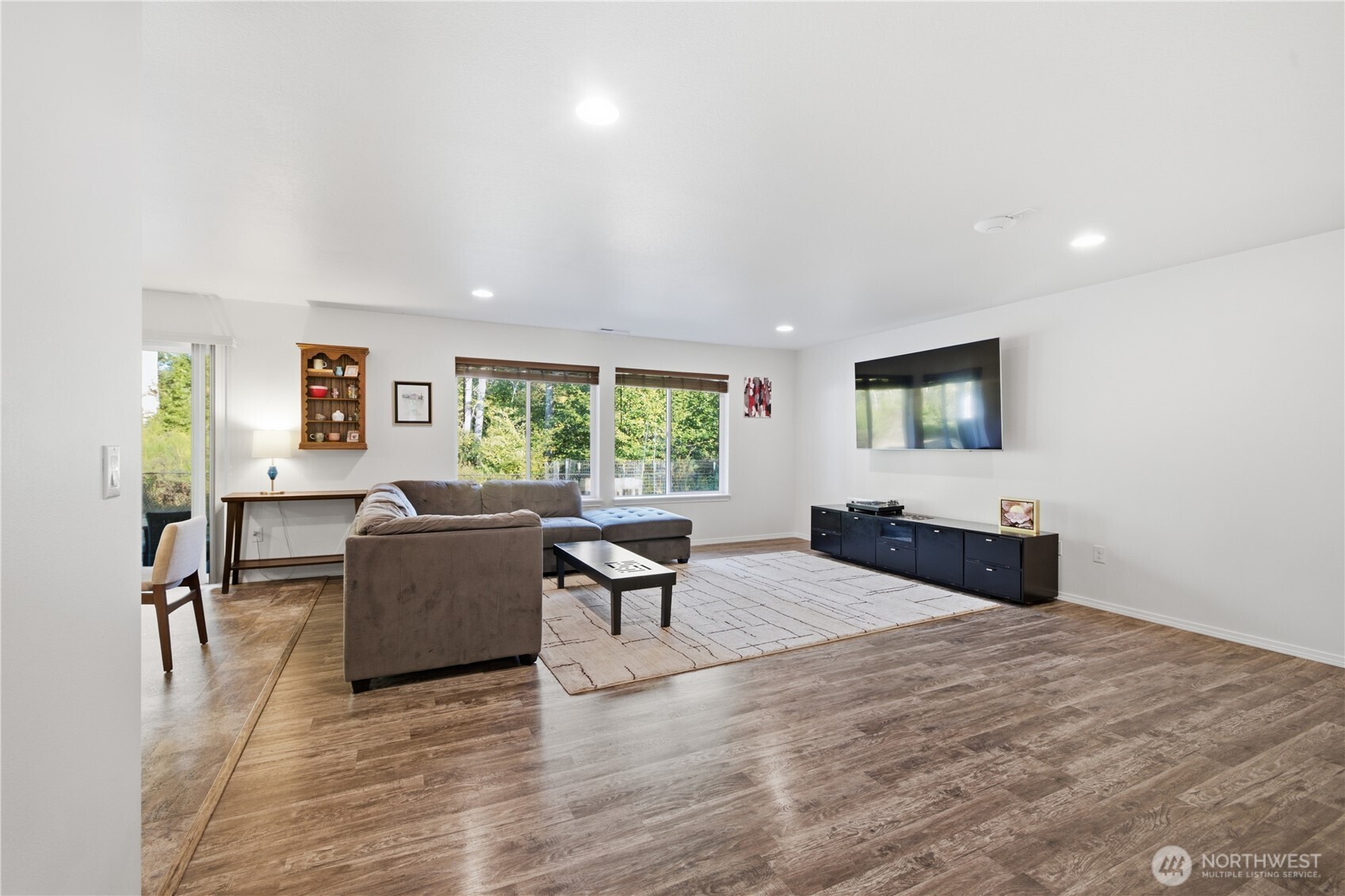 8024 Fairview Road Property Photo 4