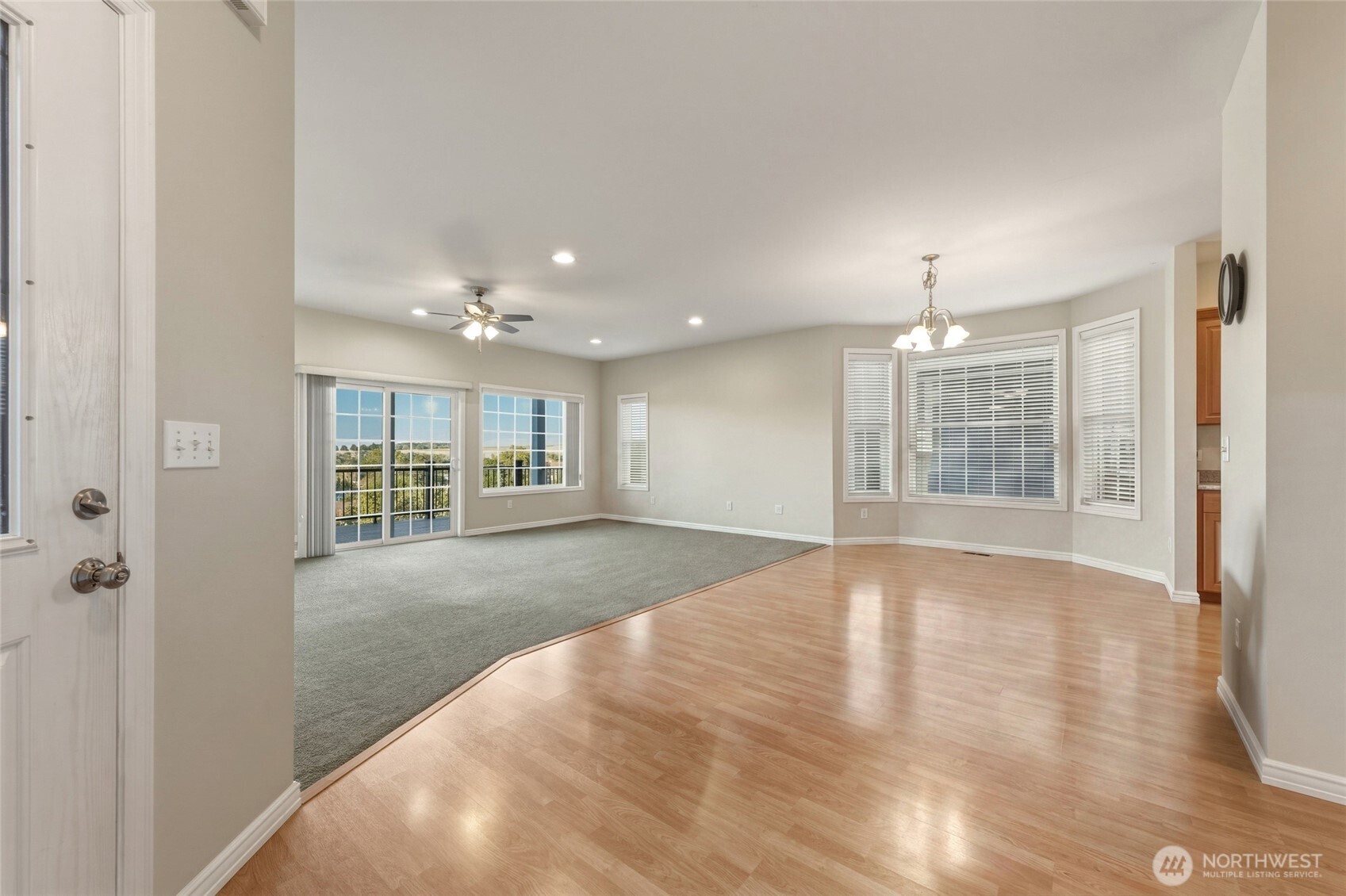 682 College Street Property Photo 5