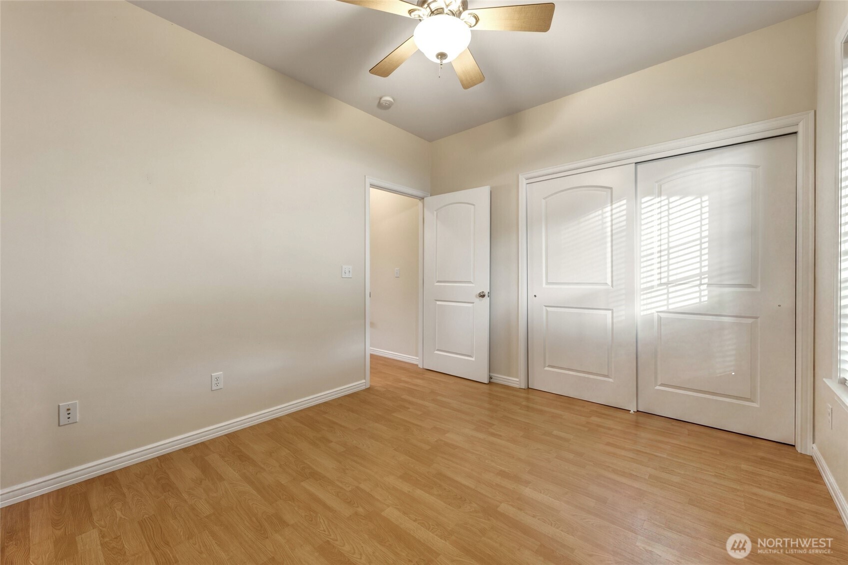682 College Street Property Photo 9