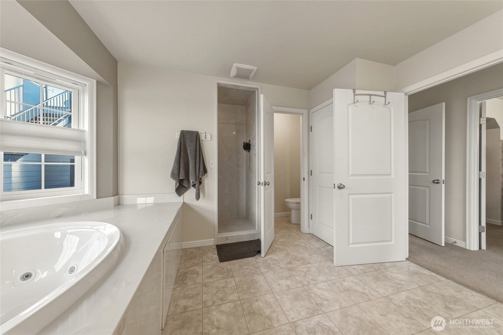 682 College Street Property Photo 16