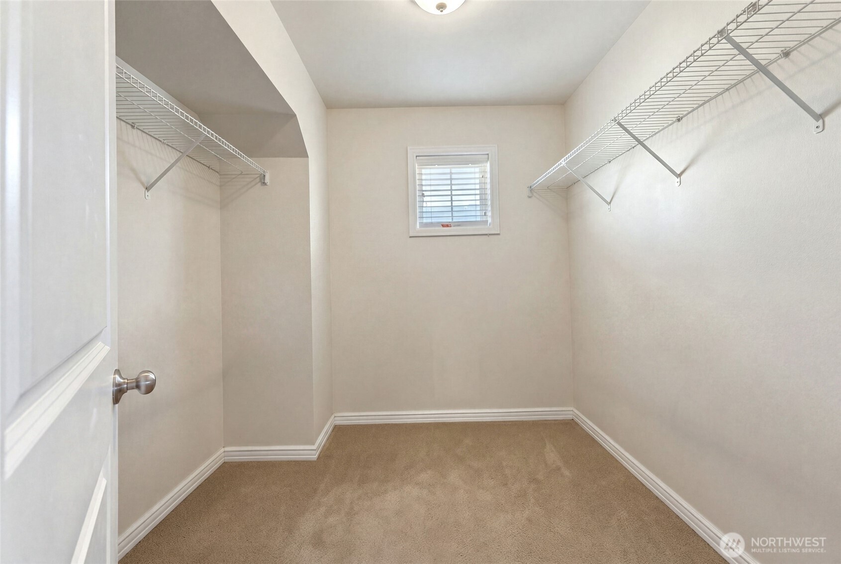 682 College Street Property Photo 17