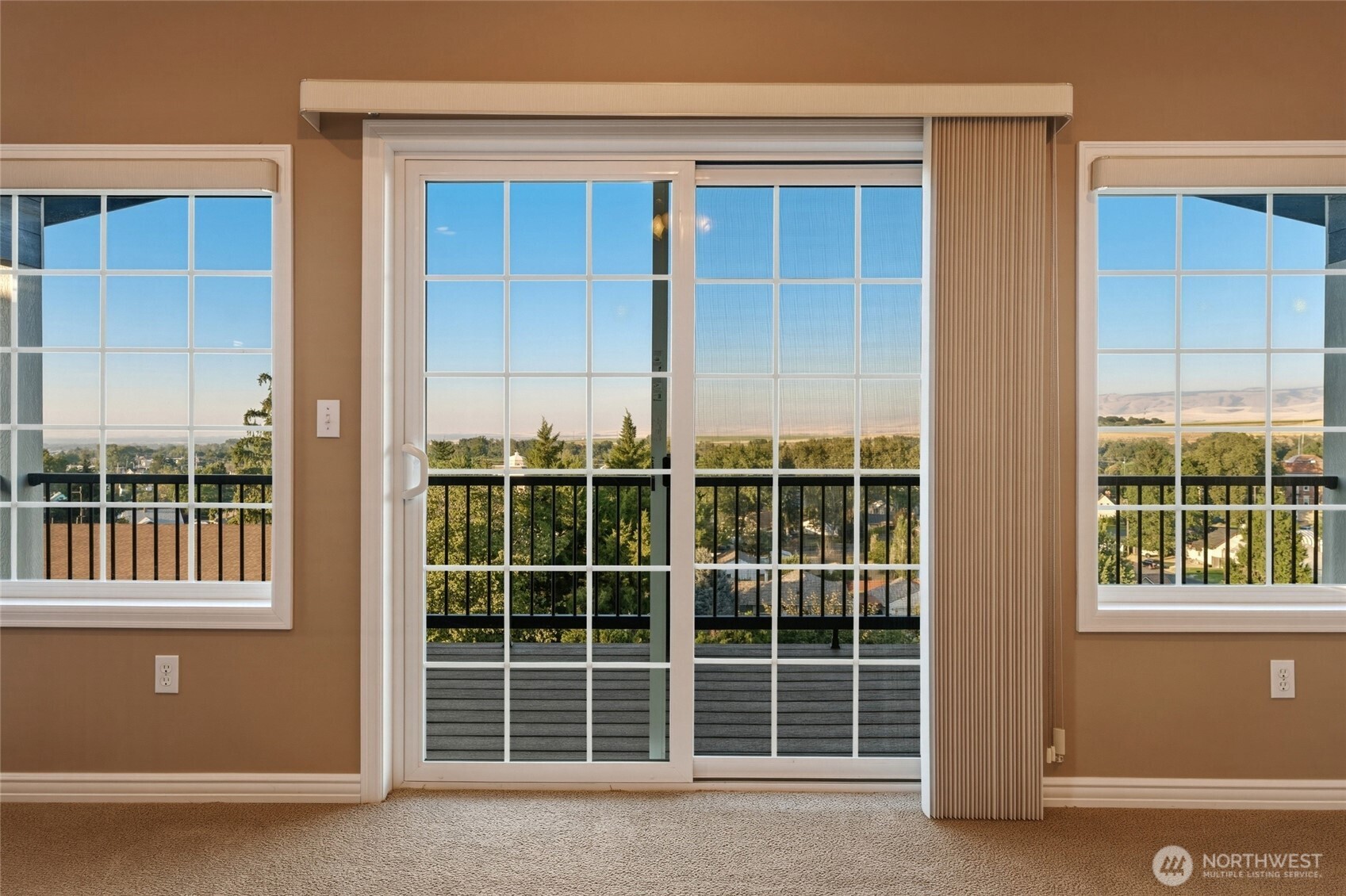 682 College Street Property Photo 19