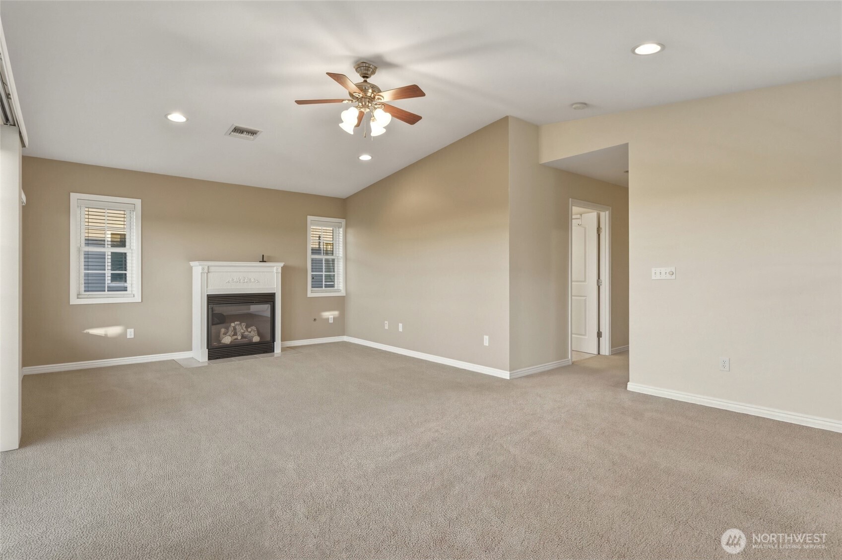 682 College Street Property Photo 20