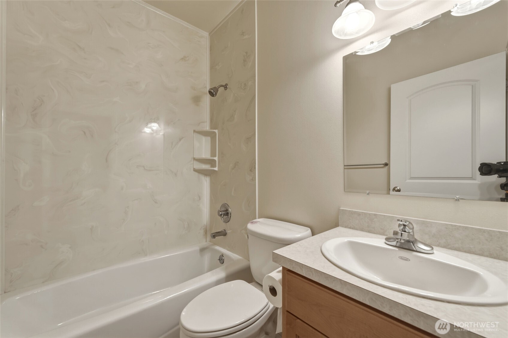 682 College Street Property Photo 23