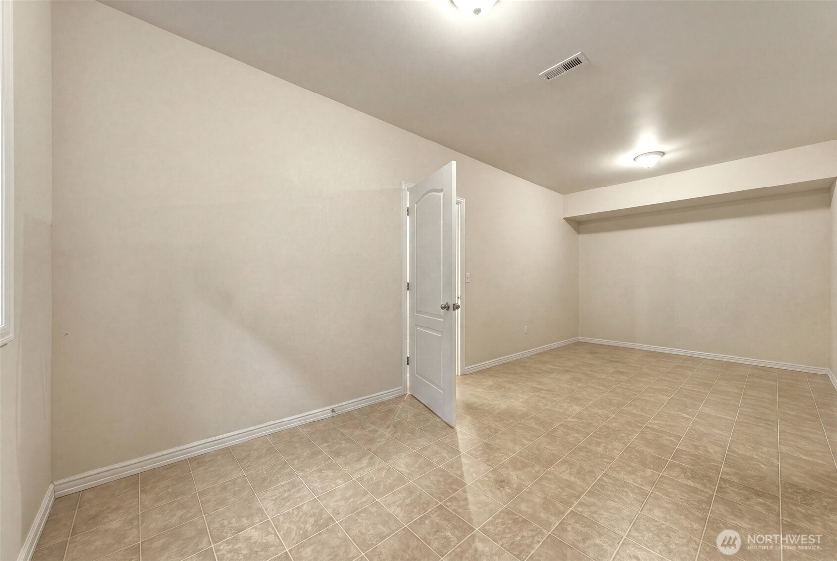 682 College Street Property Photo 24