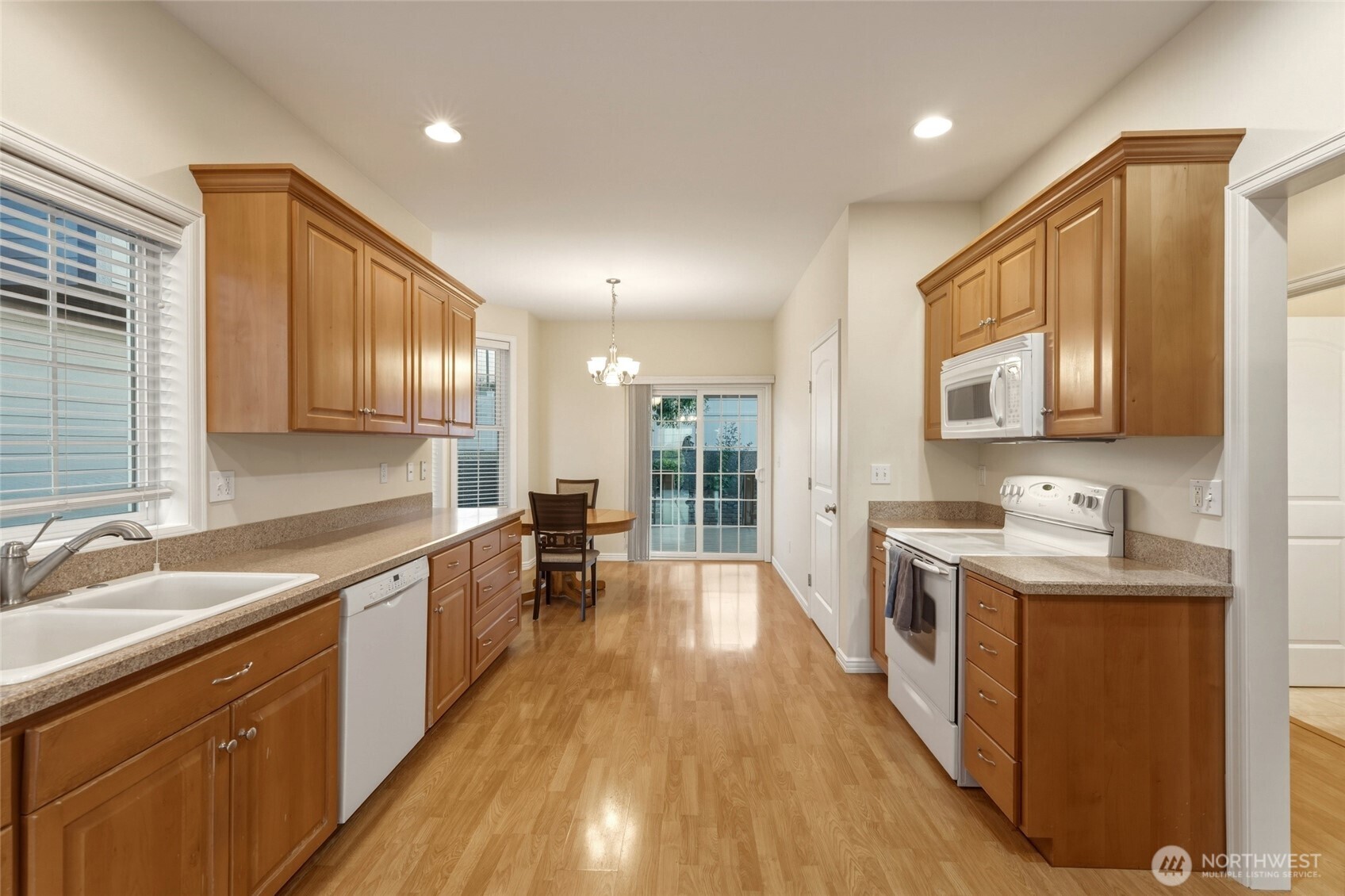 682 College Street Property Photo 26