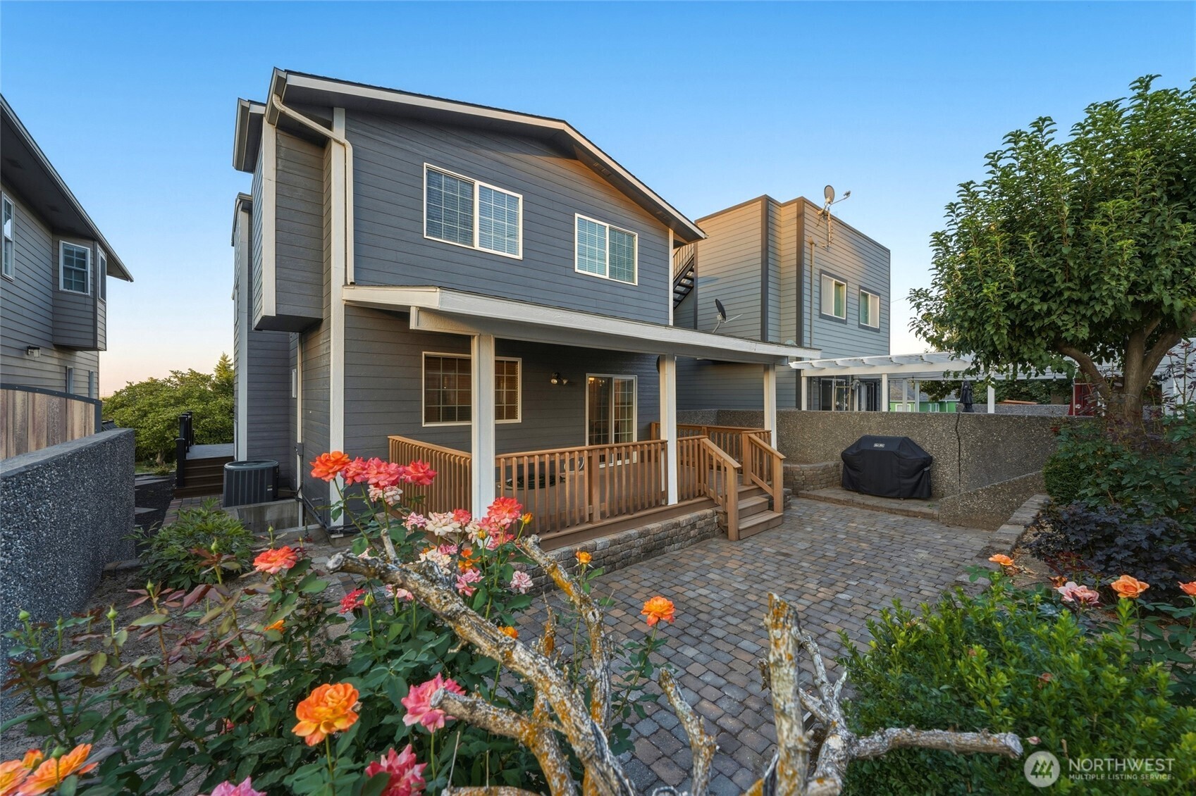 682 College Street Property Photo 31