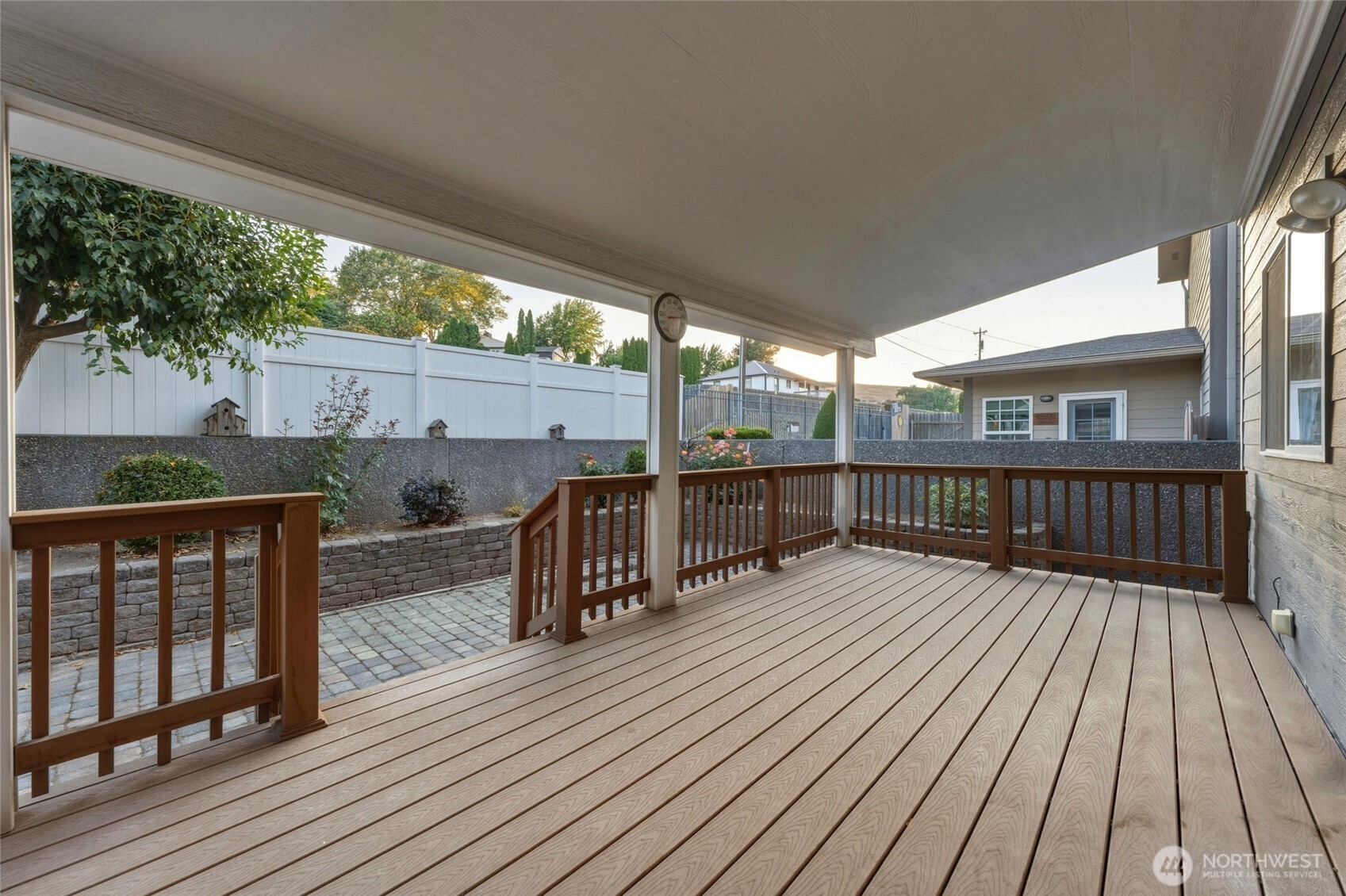 682 College Street Property Photo 32