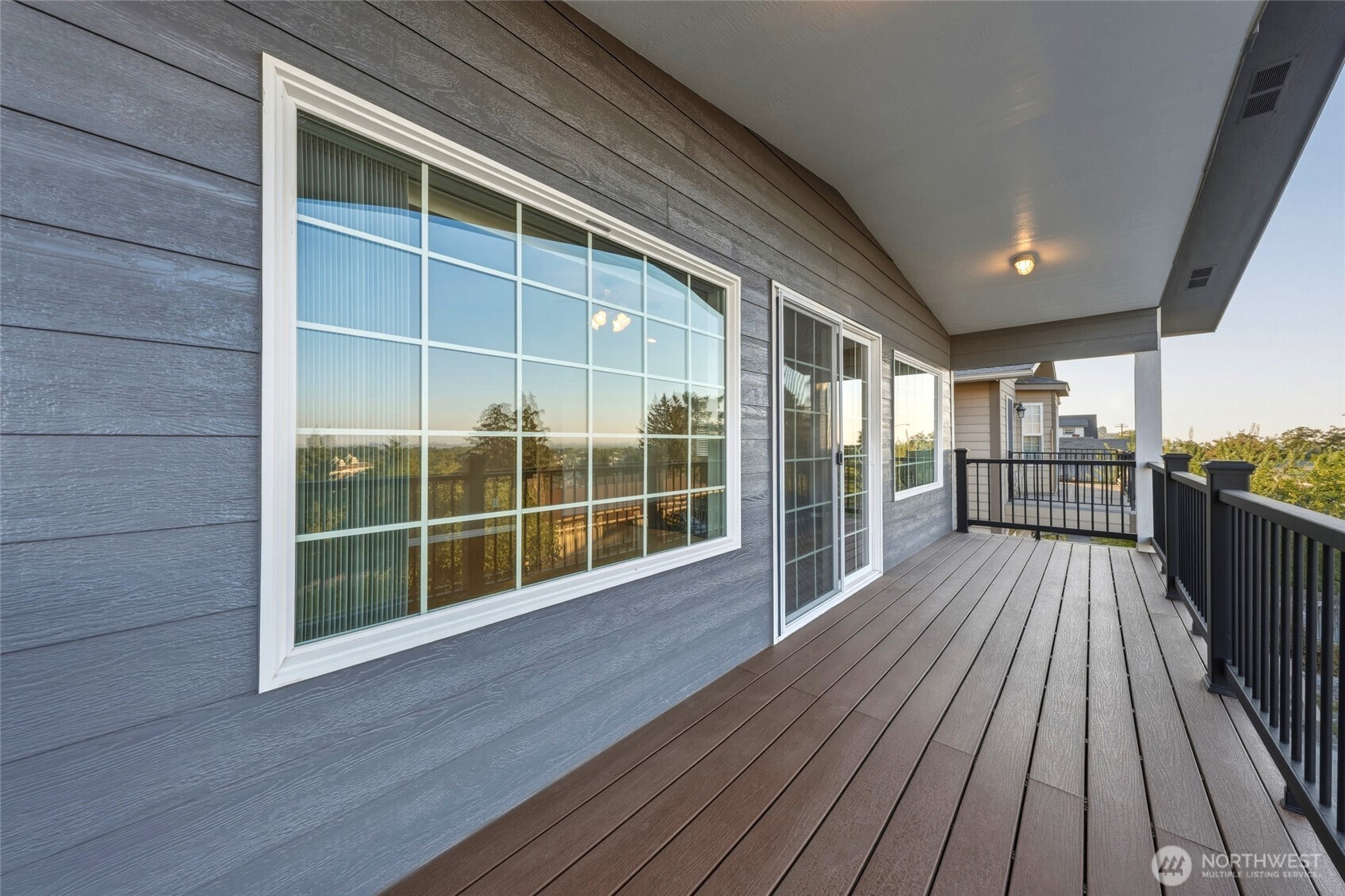 682 College Street Property Photo 35