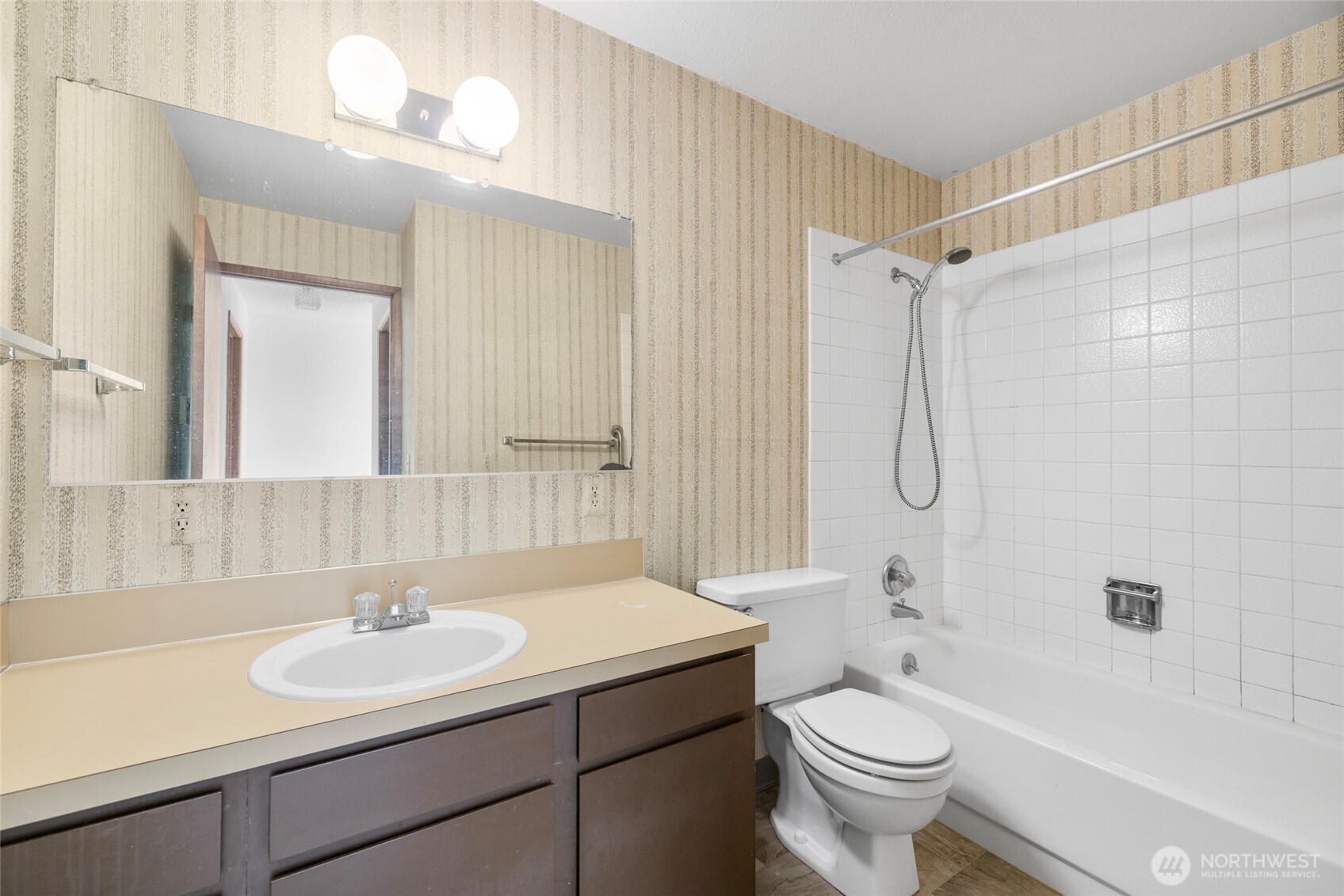 402 Boulevard 202 Property Photo 25