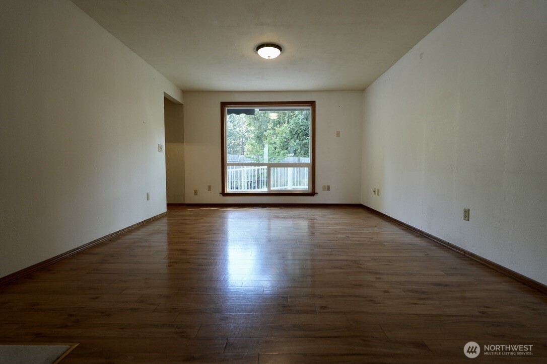 5204 53rd Street Property Photo 6