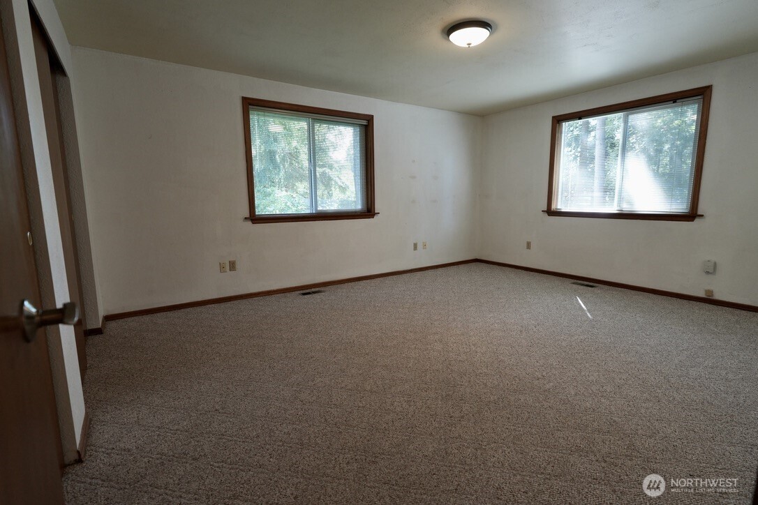 5204 53rd Street Property Photo 9