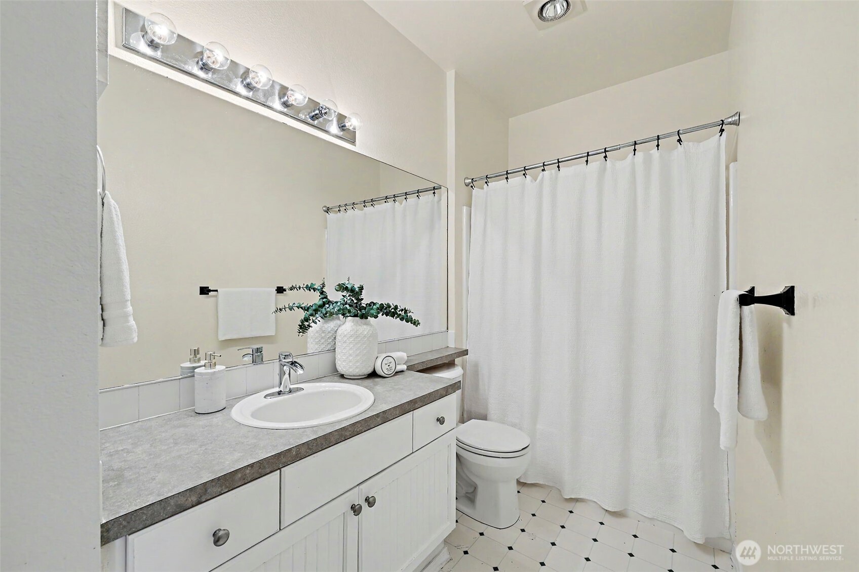 1500 S 18th G201 Property Photo 21