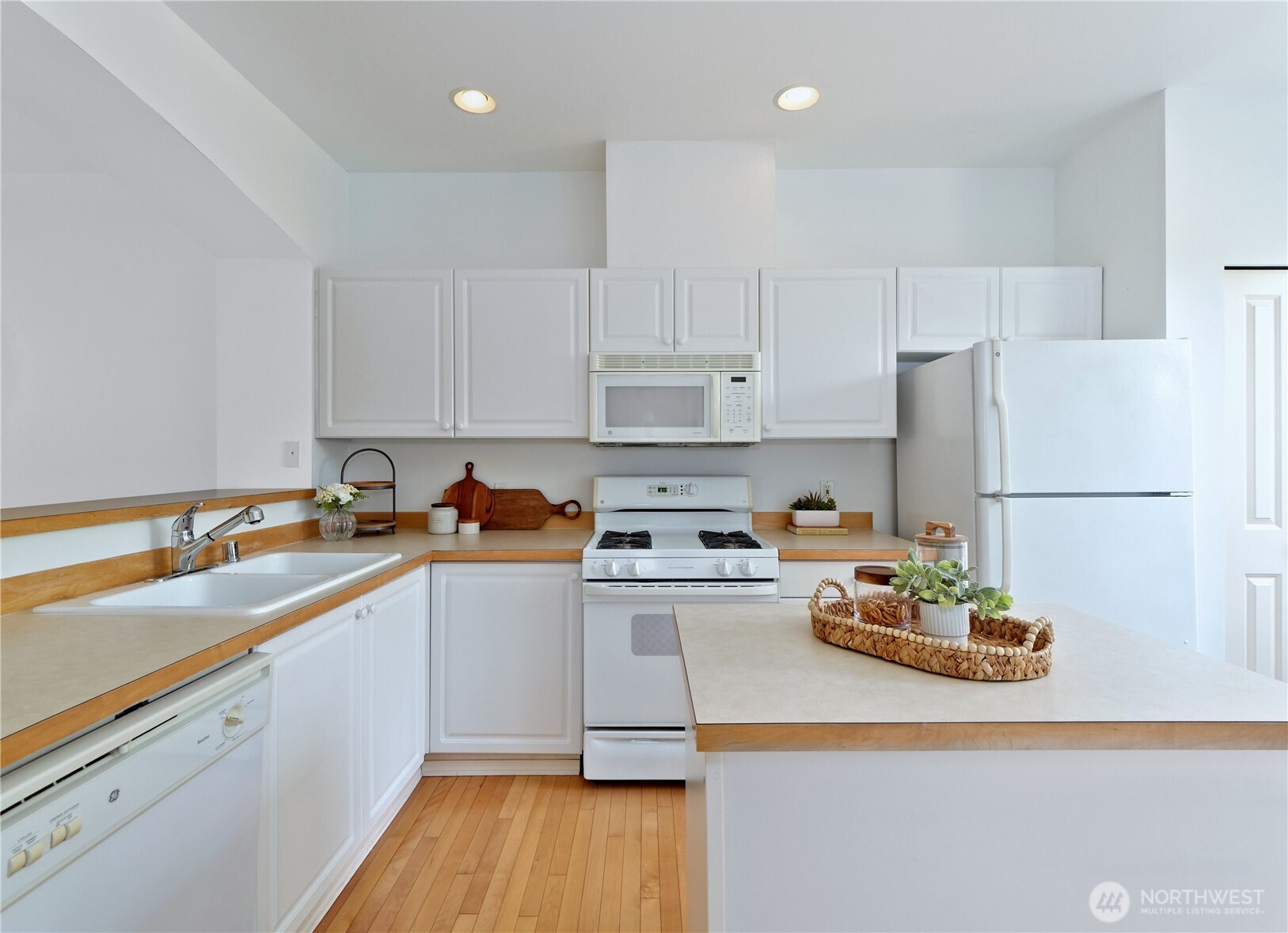 22609 42nd Place 1-2 Property Photo 13