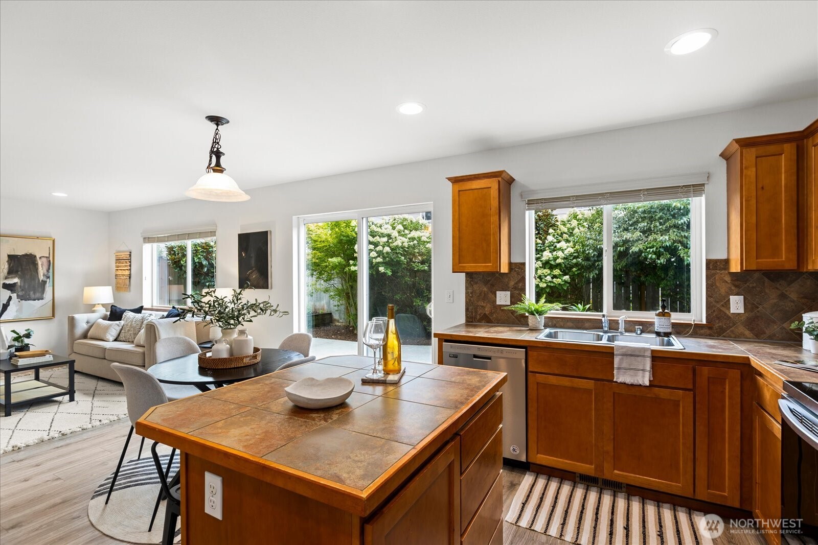 10051 2nd Place Property Photo 6