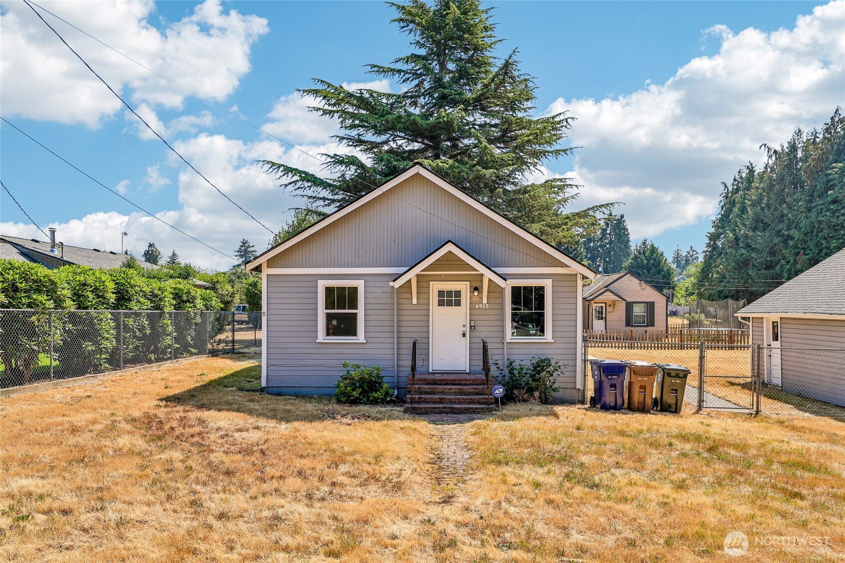 6925 52nd Avenue Property Photo 1