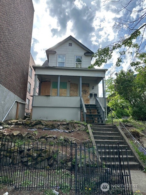 1220 Yakima Avenue Property Photo 1