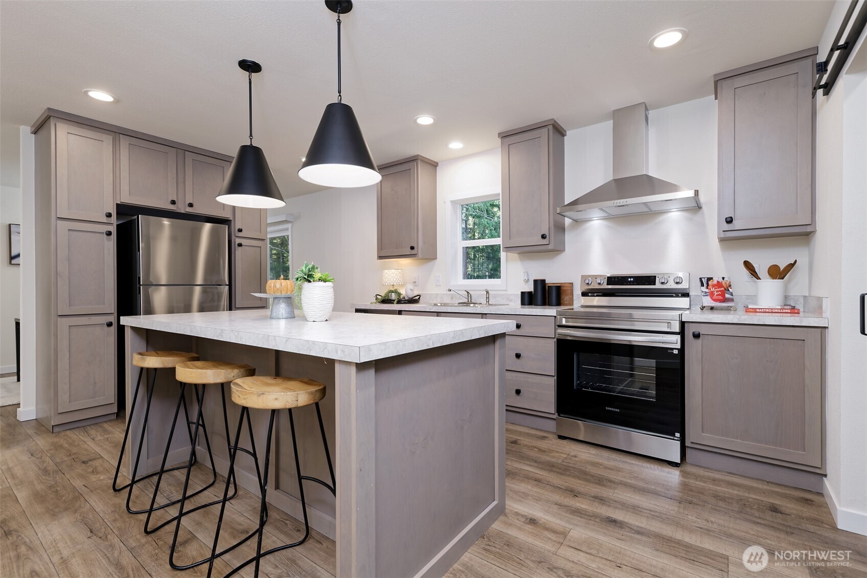 201 E Alderney Street Property Photo 6