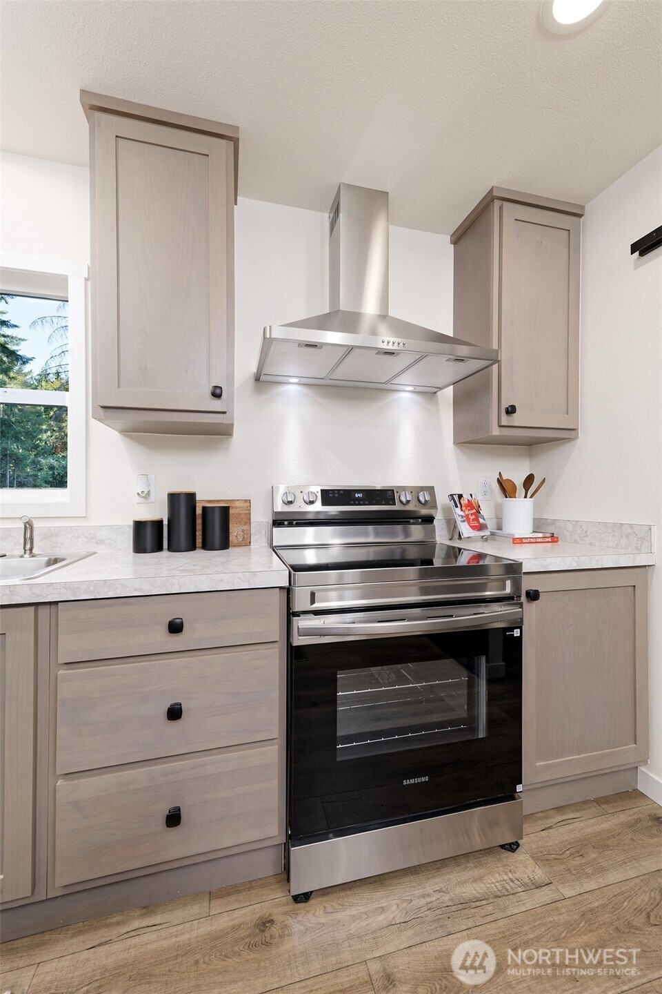 201 E Alderney Street Property Photo 8