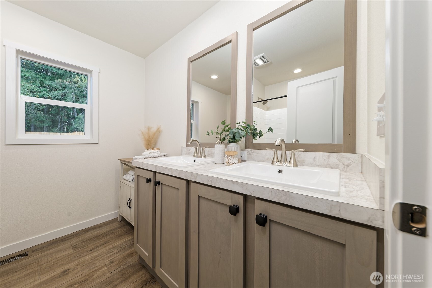 201 E Alderney Street Property Photo 18