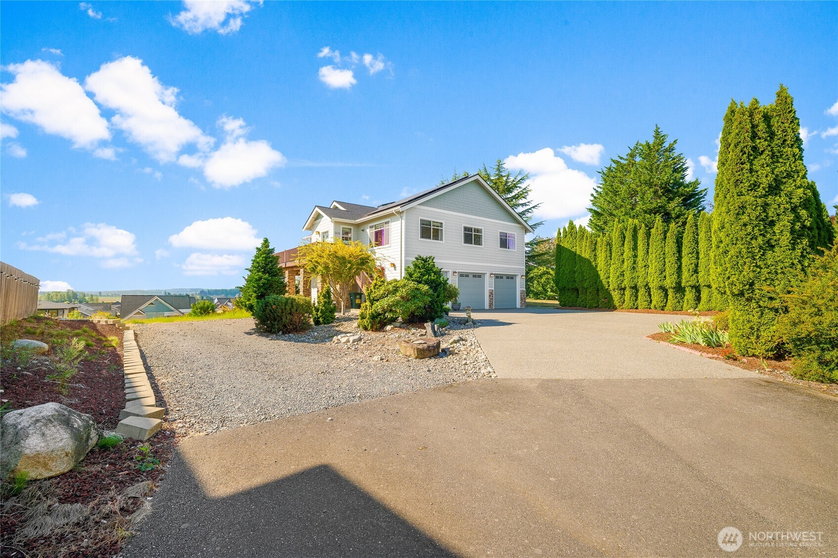 5675 Meadow View Court Property Photo 2