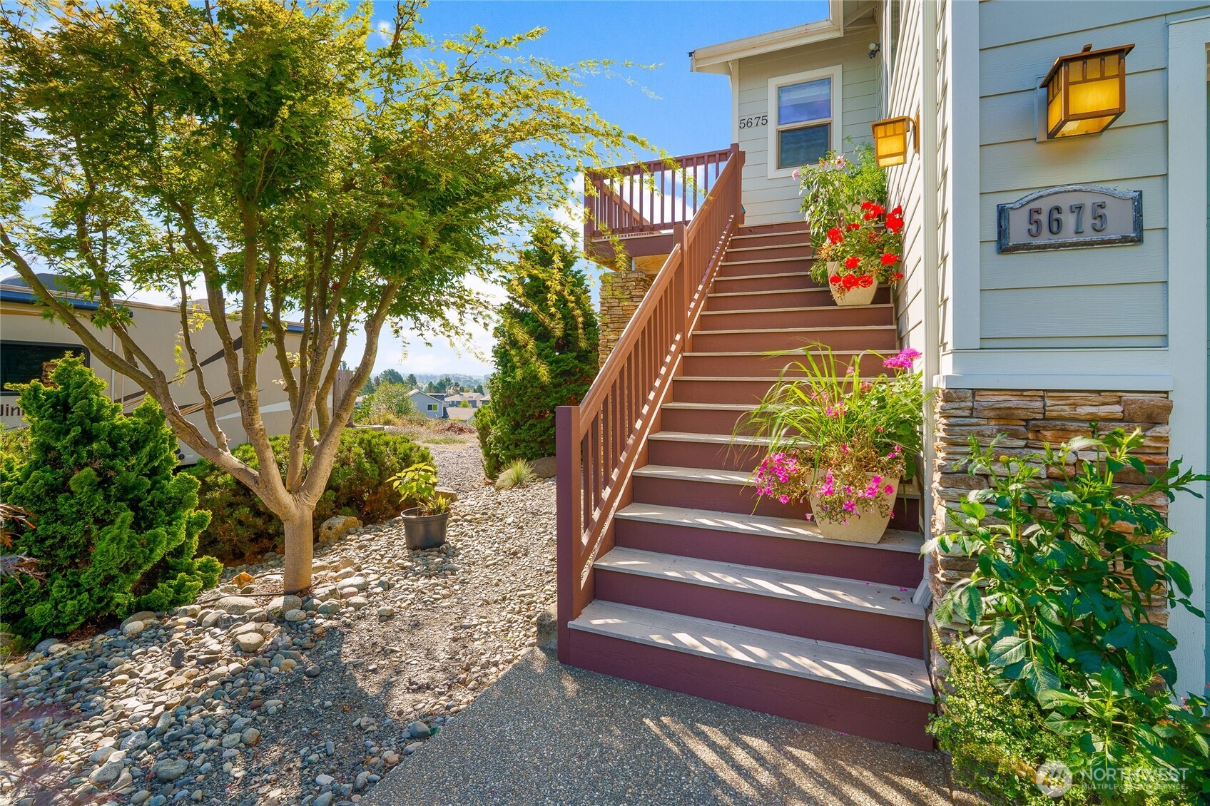 5675 Meadow View Court Property Photo 3
