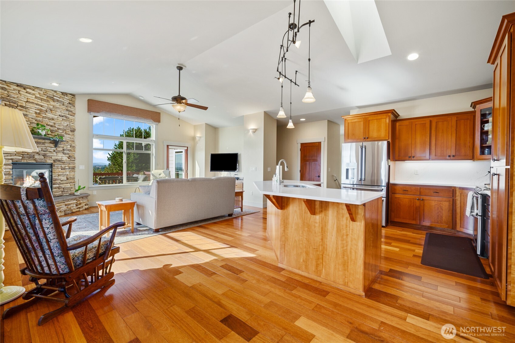 5675 Meadow View Court Property Photo 4