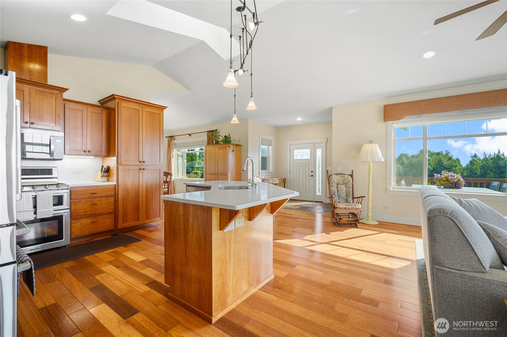 5675 Meadow View Court Property Photo 6