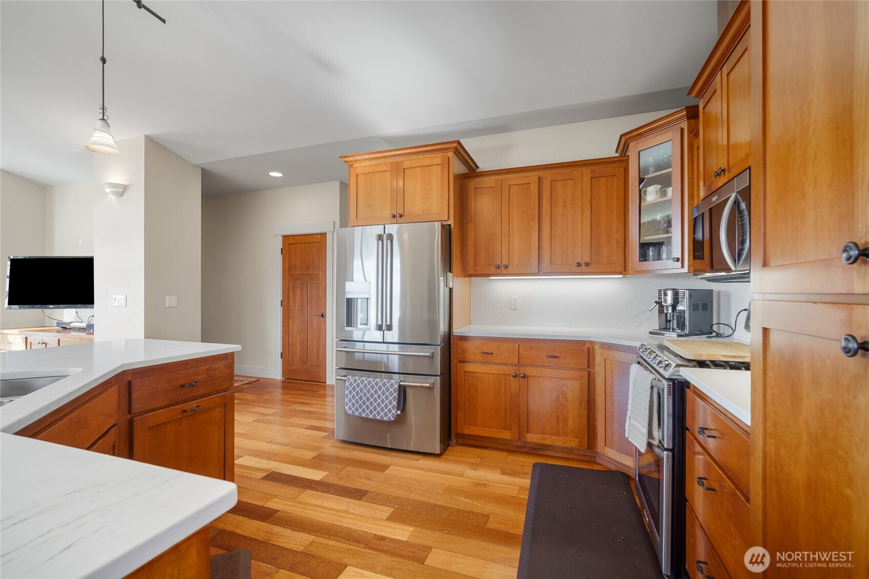 5675 Meadow View Court Property Photo 8