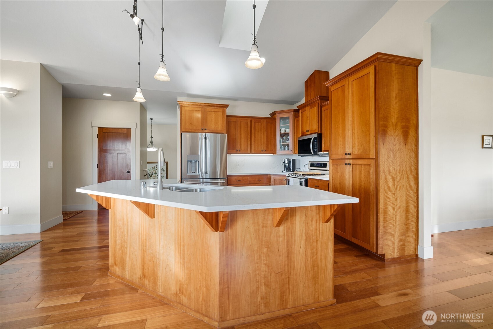 5675 Meadow View Court Property Photo 9