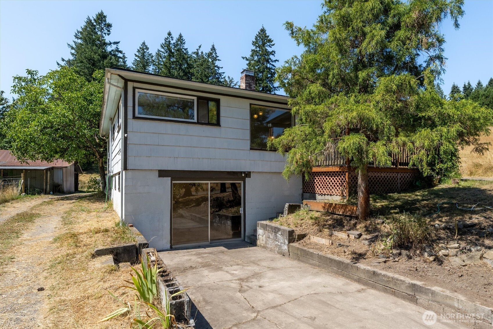 205 N Maple Hill Road Property Photo 3