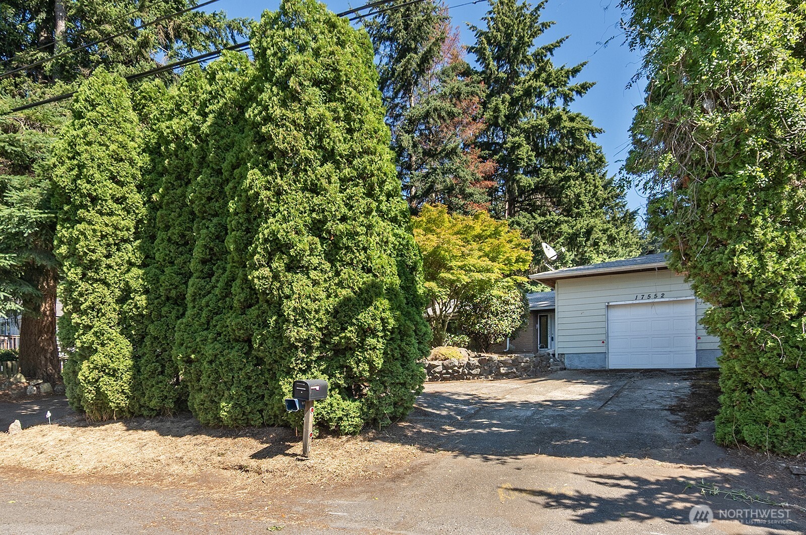 17552 Ballinger Way Property Photo 3