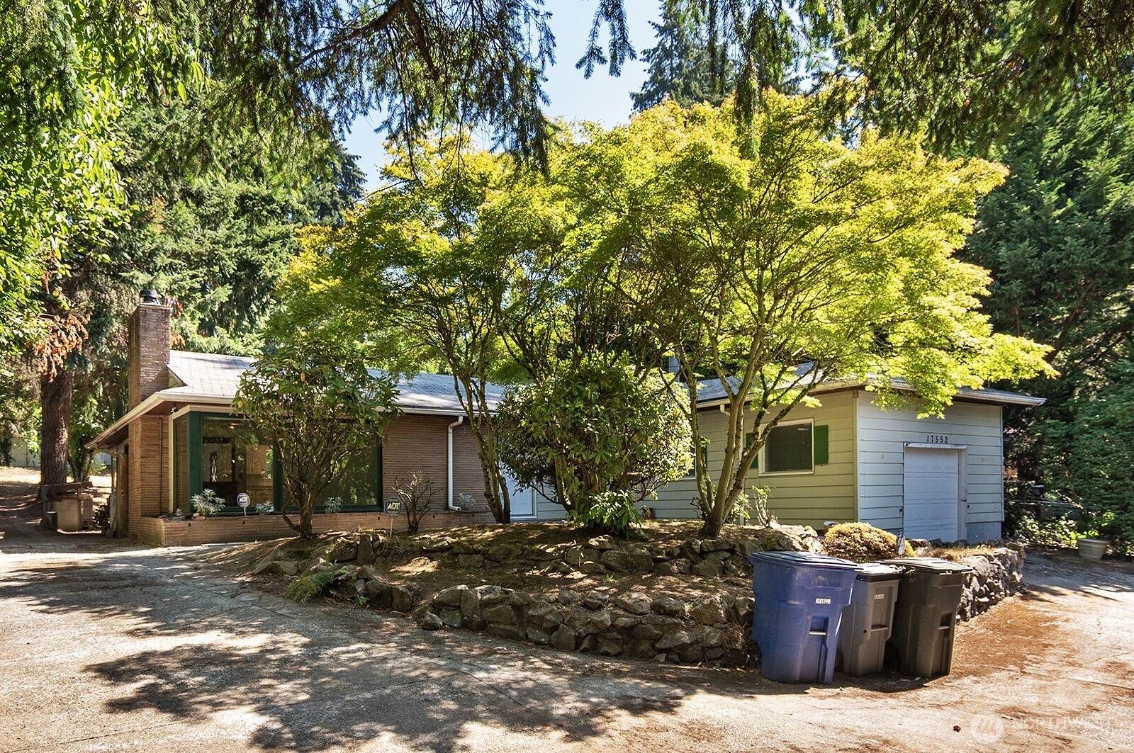 17552 Ballinger Way Property Photo 4