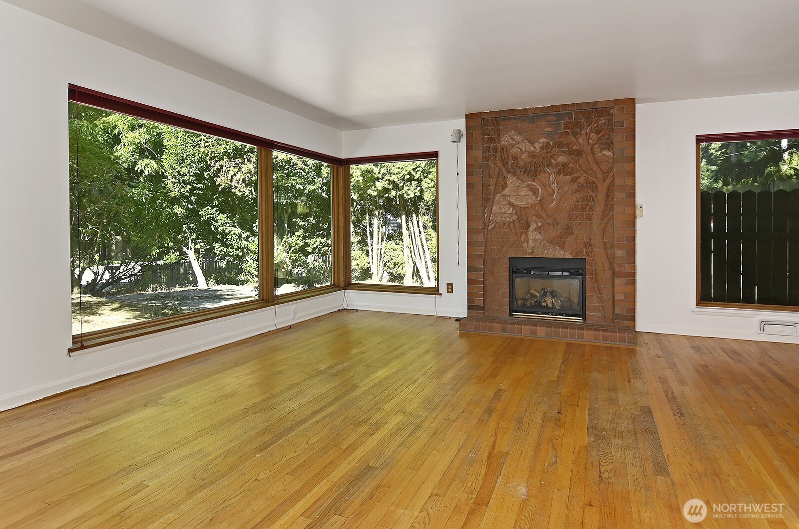 17552 Ballinger Way Property Photo 5