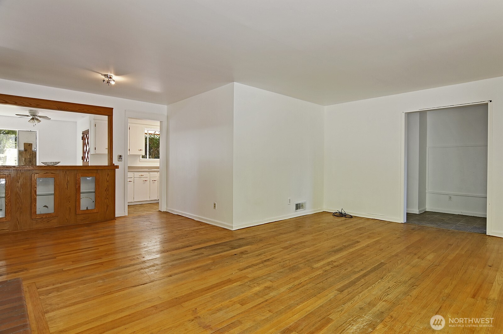 17552 Ballinger Way Property Photo 7