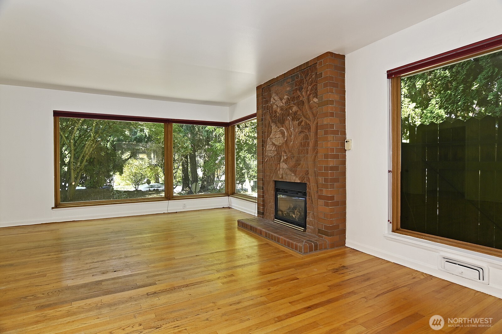 17552 Ballinger Way Property Photo 8