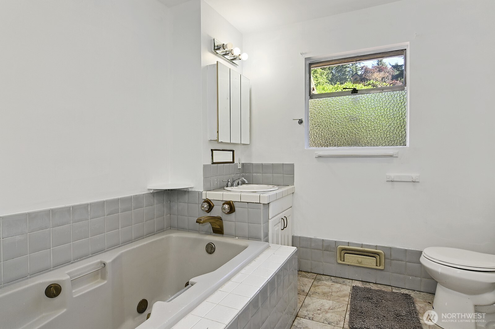 17552 Ballinger Way Property Photo 15