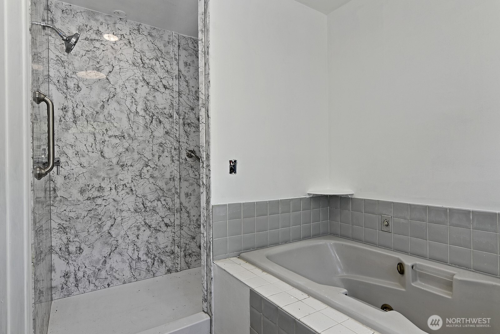 17552 Ballinger Way Property Photo 16
