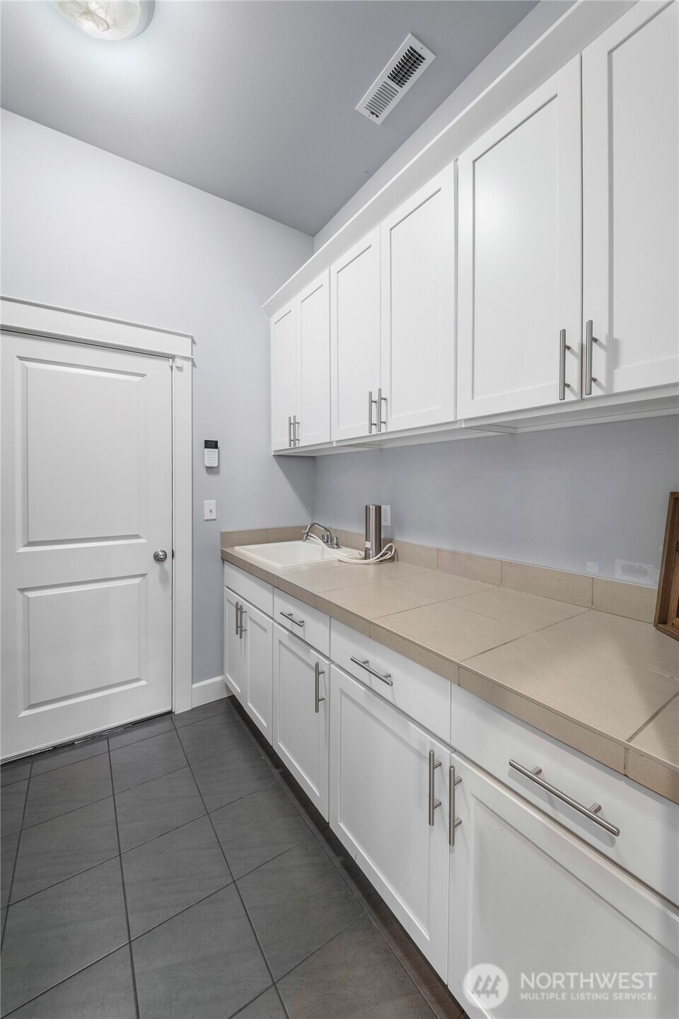 3346 Arrowroot Street Property Photo 17