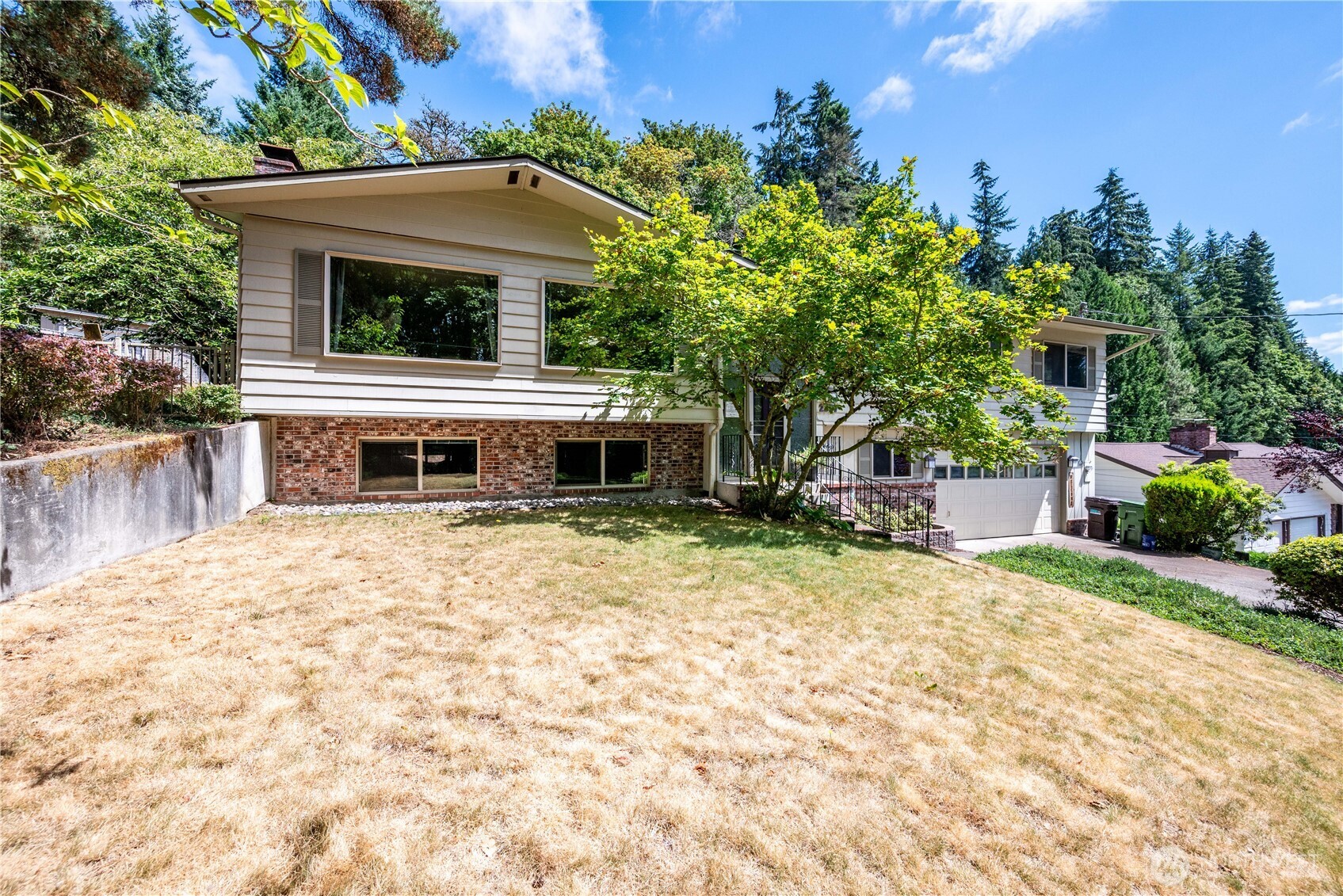 2337 W Hills Drive Property Photo 1