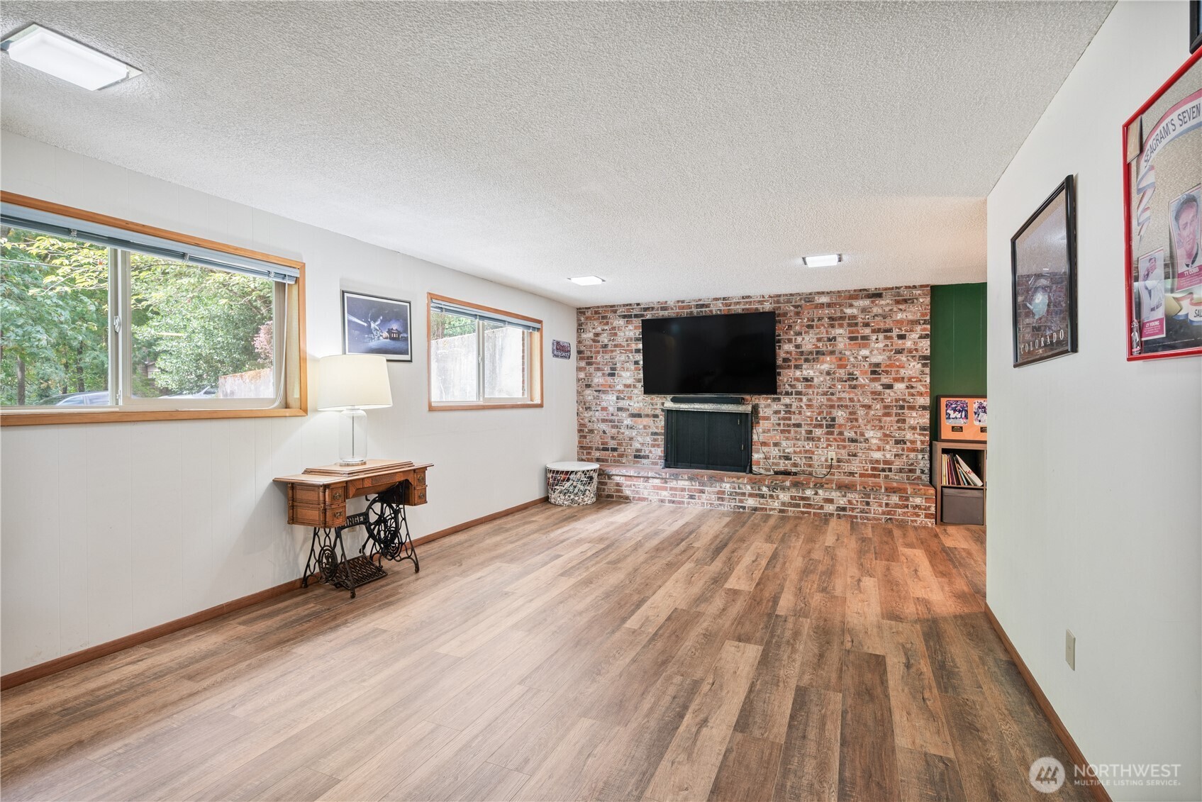 2337 W Hills Drive Property Photo 18